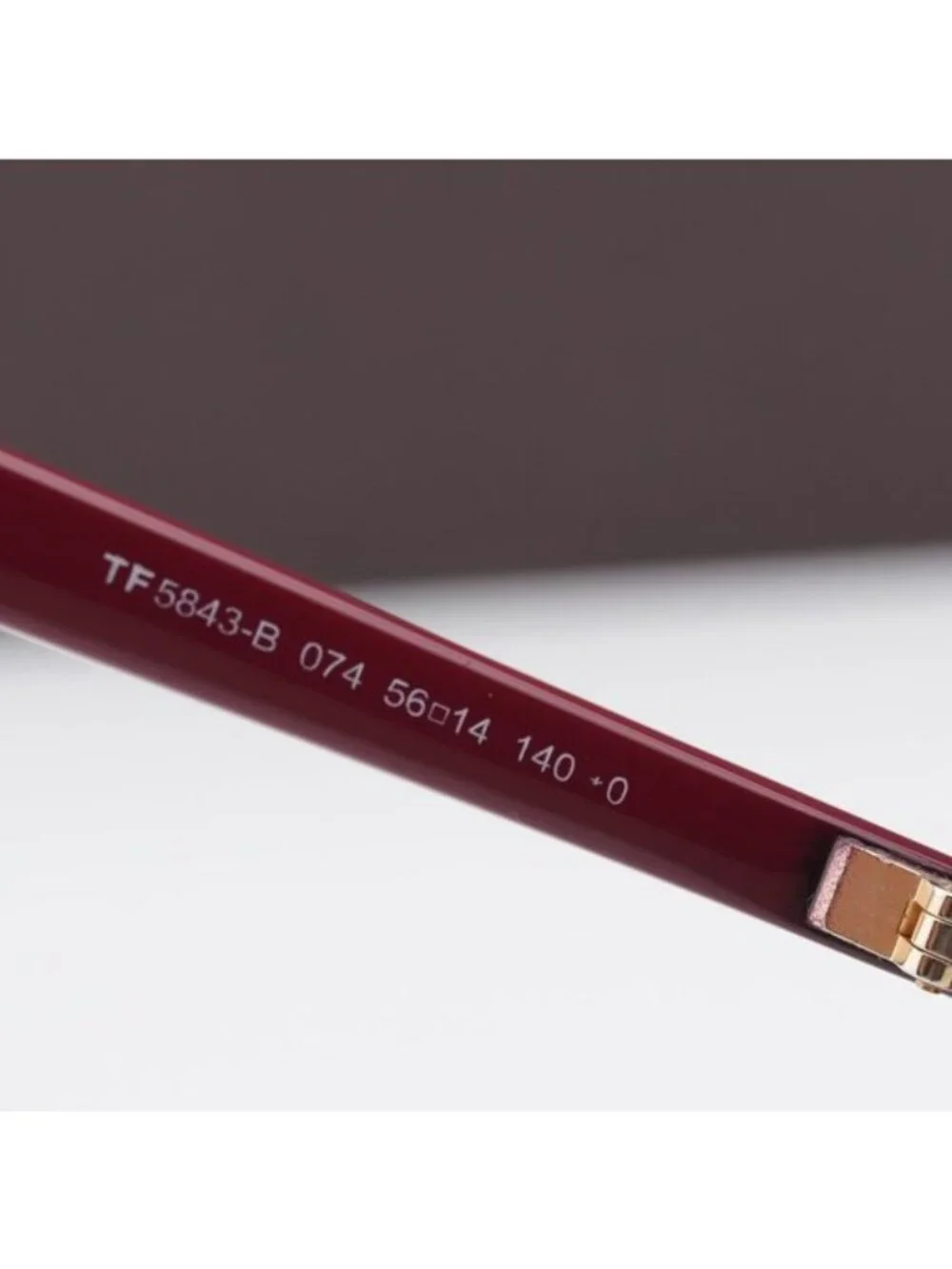 Tom Ford model ft5843
